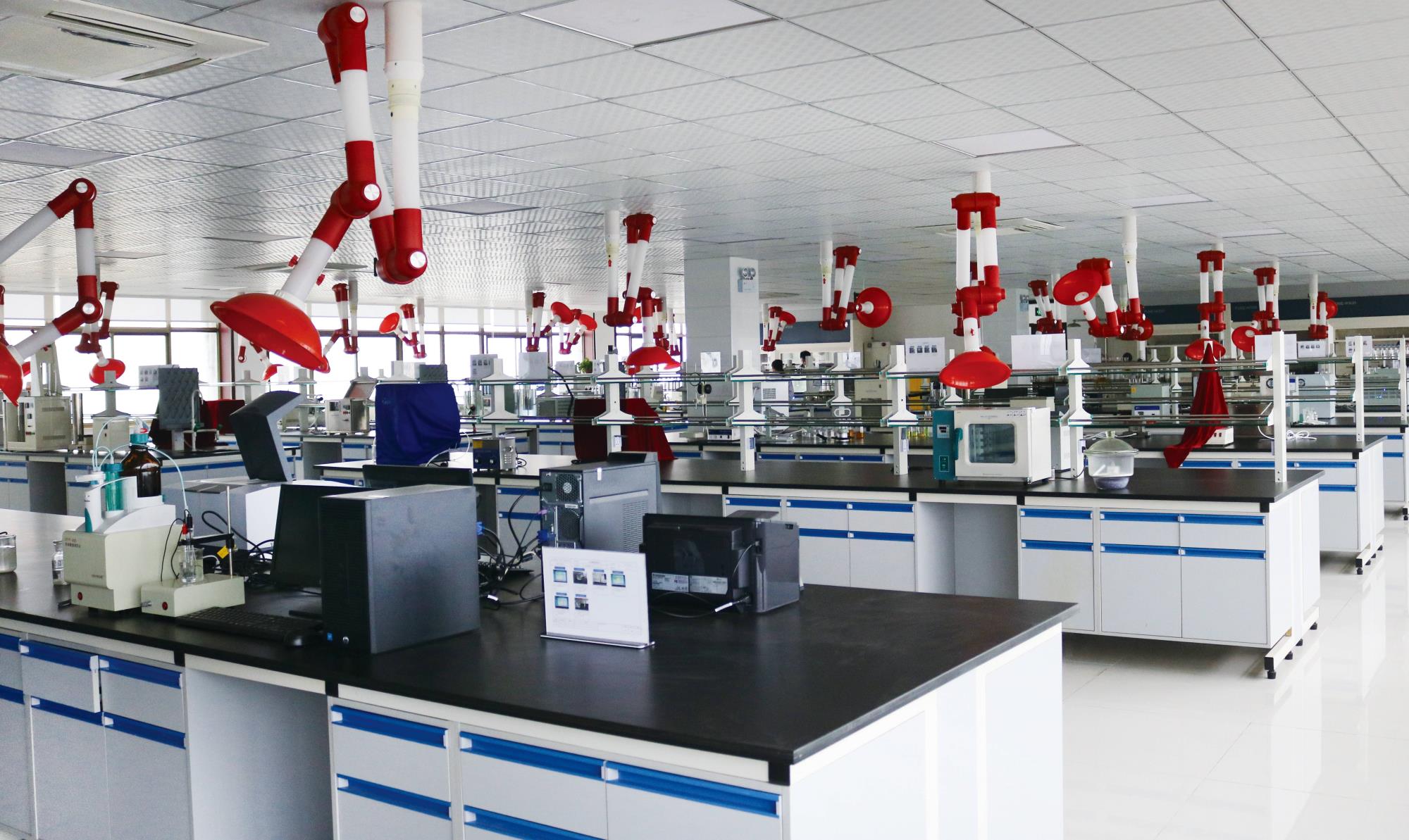 試驗(yàn)室1 - 副本.jpg